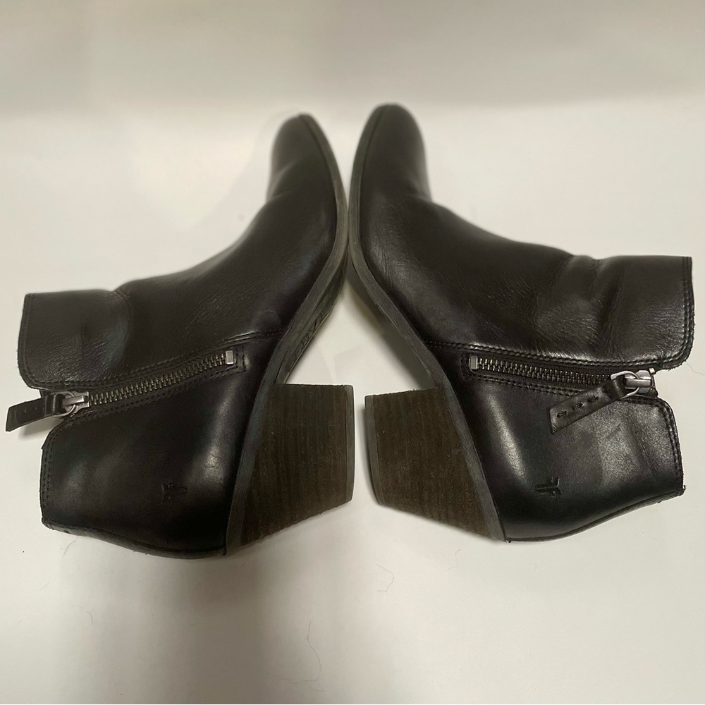 Frye Judith leather zipper block heel ankle bootie